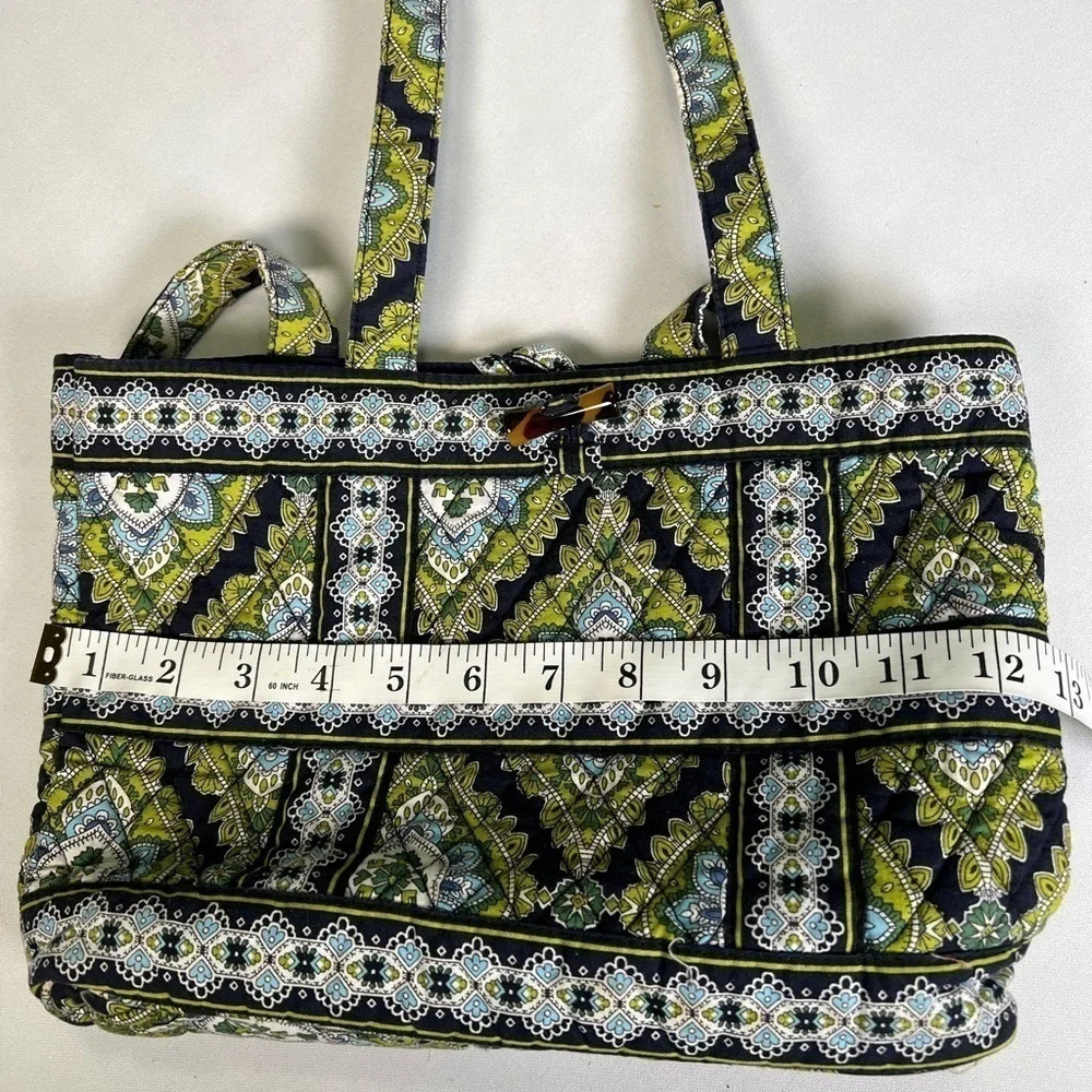 Vera Bradley CAMBRIDGE 11 x 8 like new - Picture 7 of 9